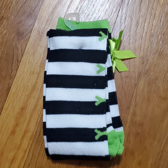1 Pair of Stripped Thigh High Socks With Green Bows NWT - Picture 3 of 8